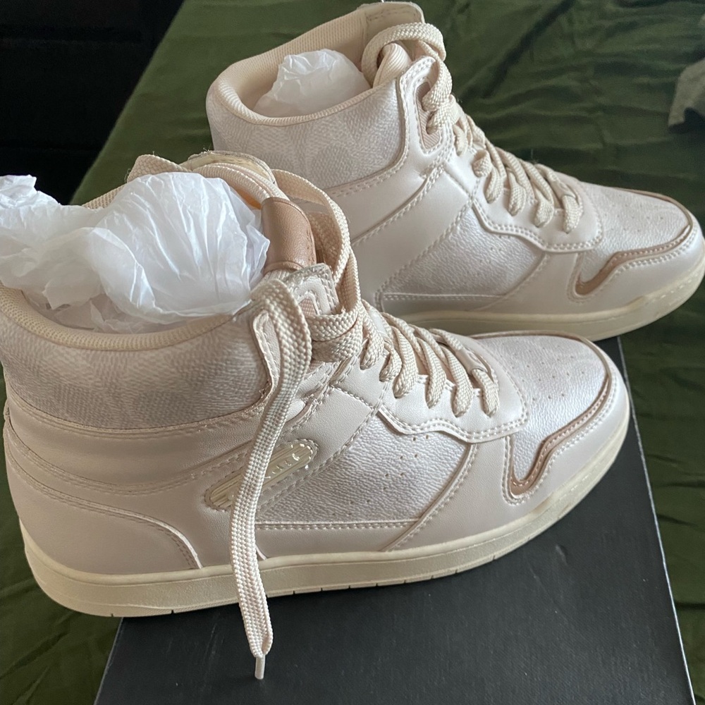NIB Women’s Coach High Top Sneakers in Signature Canvas Size 8.5